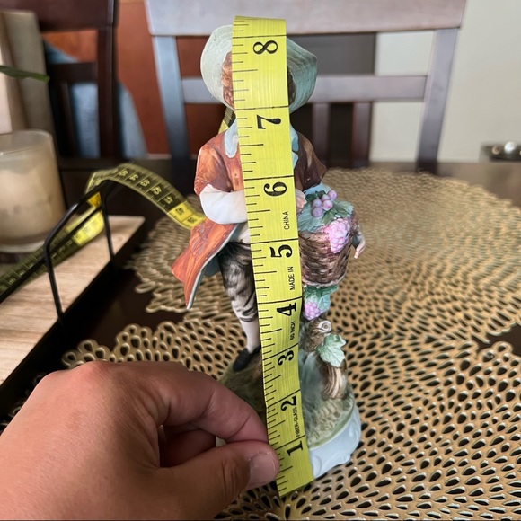 Napcoware Classic Gallery #8567 Porcelain Figurine: Grape Picker - Picture 7 of 10